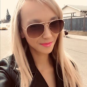 Meet your Posher, Candice